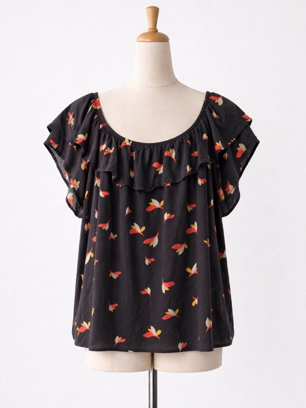 Torrid Black Ruffled Scoop Neck Women’s Top with Red & Yellow Floral Print
